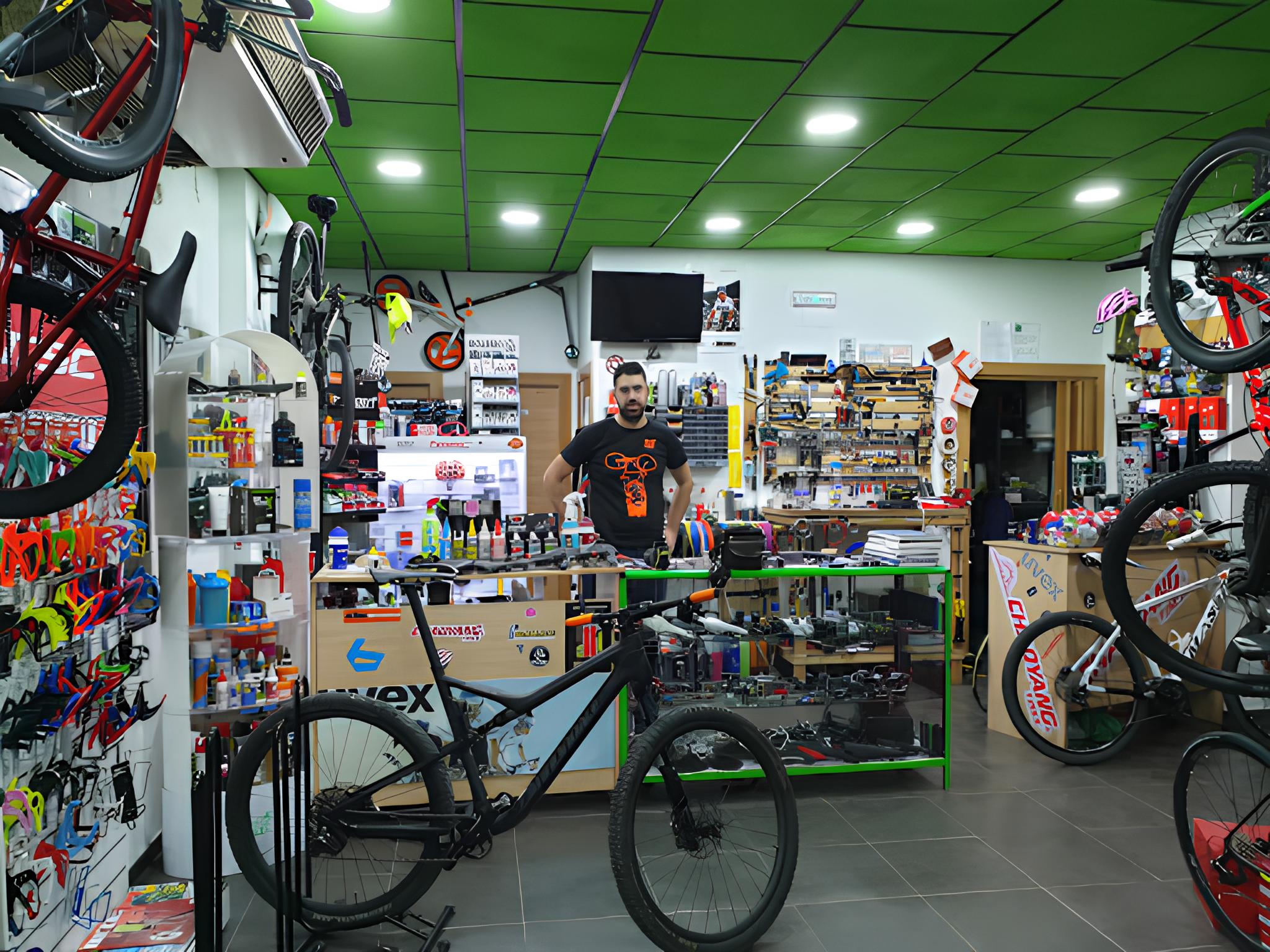 Equipamiento y Servicios Bombay Cycling